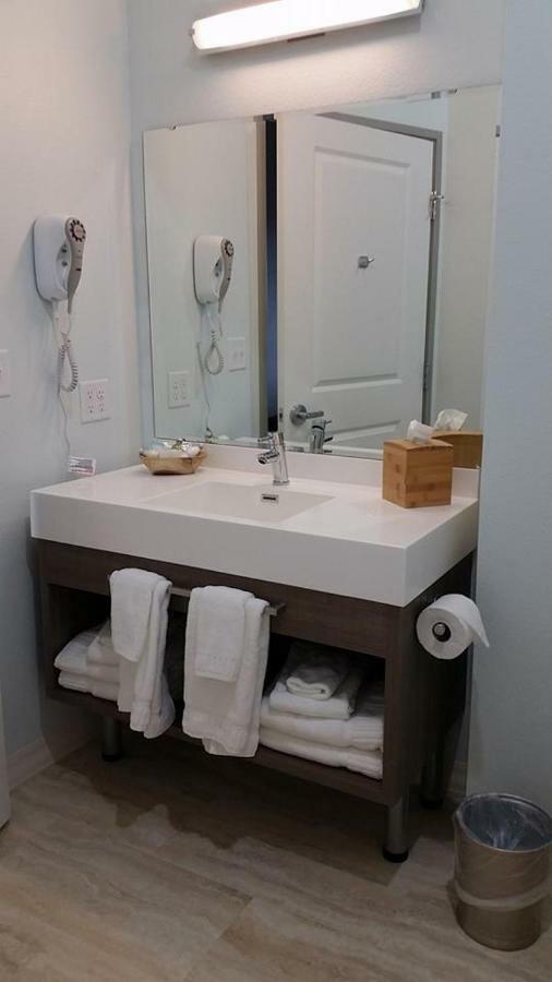 Lakes Inn At Dunvilla Ngoại thất bức ảnh